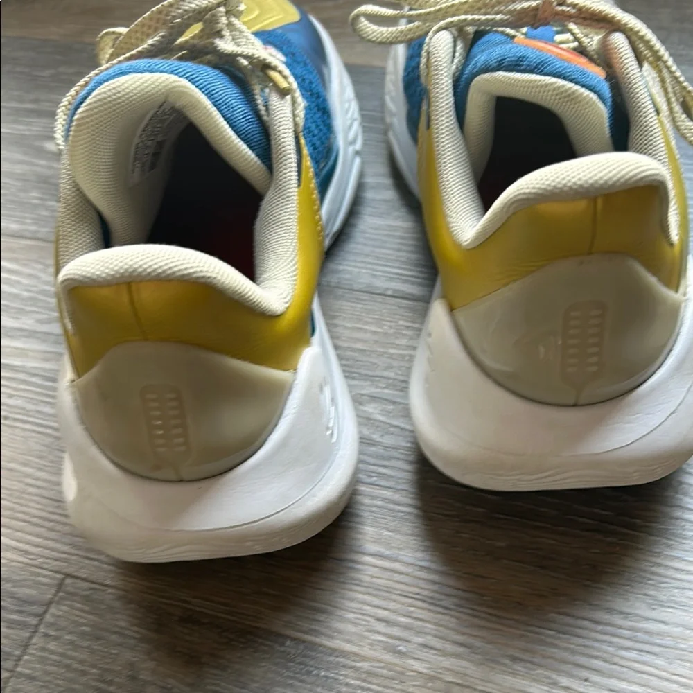 Curry Under Armour Basketball Shoes - Picture 5 of 5